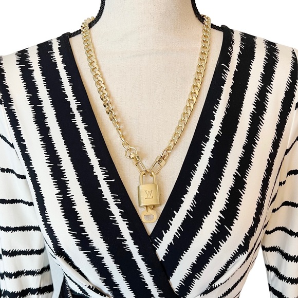 Authentic Louis Vuitton | 302 Brass Padlock and Key Set - Picture 2 of 6